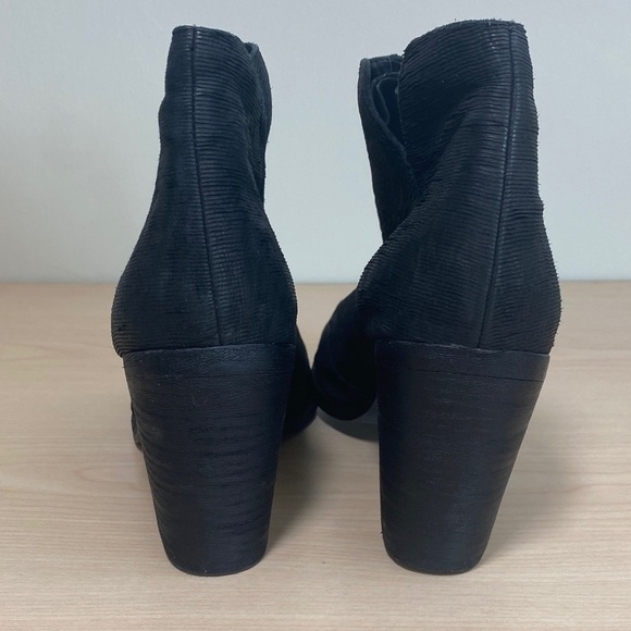 Eileen Fisher Black Textured Leather Open Toe Heeled Boots with Zipper Detail - Picture 2 of 2